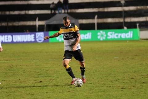 Castán avalia sequência de empates do Tigre e projeta duelo contra o Avaí