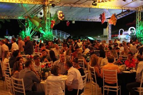 Ingressos à venda para jantar Uma Noite no Mares do Sul