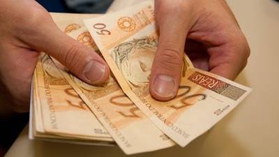 Câmara aprova auxílio de R$ 600 por mês para trabalhador informal 