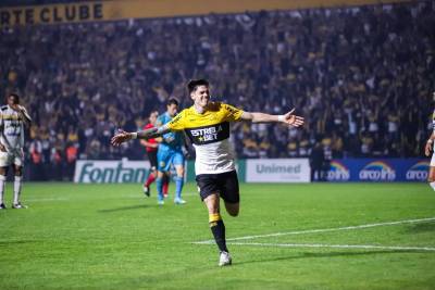 Ex-atacante do Criciúma é anunciado por clube argentino