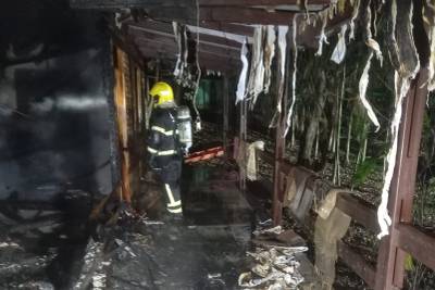 Morador acorda durante incêndio e consegue escapar por janela de residência em Criciúma