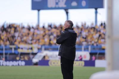 Em jejum de vitórias, Avaí e Criciúma se enfrentam na Ressacada