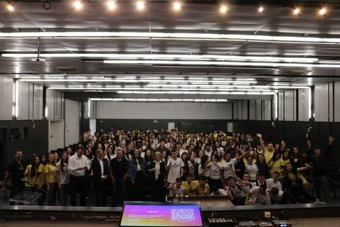 Alunos de cursos do Cedup fazem visita à Acic