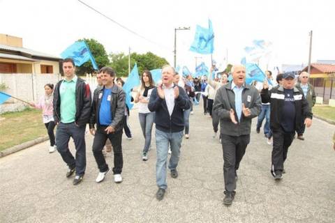 Neste sábado tem caminhada de Dilnei e Sasso 