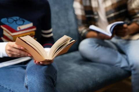 Leitura estrangeira: saiba os benefícios e conheça as dicas para ler livros em inglês