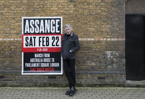 Co-fundador do Pink Floyd se junta à manifestação a favor de Assange em Londres
