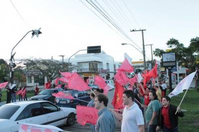 Centro de Içara recebe movimento dos candidatos Murialdo e Sandro