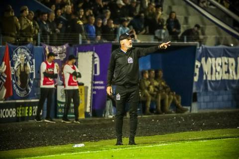Sílvio Criciúma analisa empate contra o Nação e afirma: "O campeonato só acaba se o Hercílio Luz vencer"