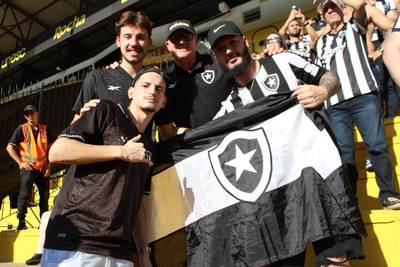 Torcida do Botafogo comparece em grande público no Majestoso para o duelo diante do Tigre