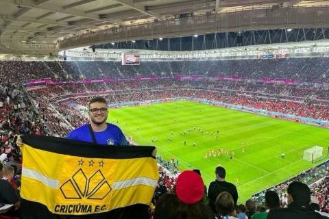 Tradição carvoeira: torcedor leva paixão pelo Tigre à Copa do Mundo pela quarta vez consecutiva