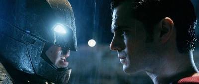 VÍDEO: Batman VS Superman terá estreia no Della