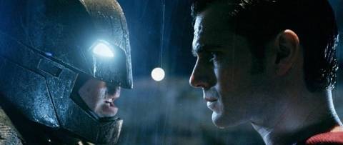VÍDEO: Batman VS Superman terá estreia no Della