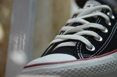 Adolescentes migram do All Star ao modelo skatista