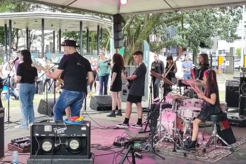 Rock em família na Praça do Congresso