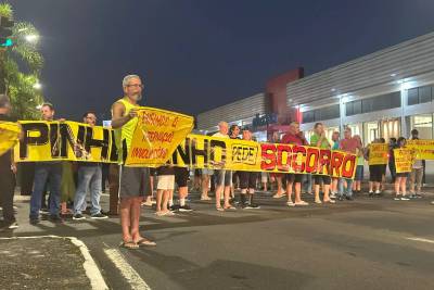 Moradores do Pinheirinho realizam protesto nesta terça-feira e prometem fechar a avenida Centenário