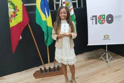 Escritora de nove anos recebe homenagem e planeja o lançamento do segundo livro em Criciúma