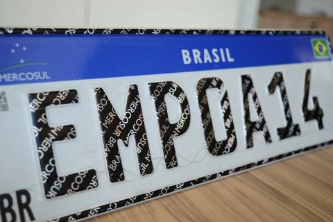 Projeto para recolocar cidade e estado nas placas de veículos avança na Câmara