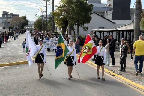 Desfile Cívico reúne milhares de fumacenses em celebração à Independência do Brasil
