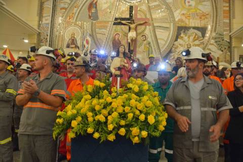 Missa dos Mineiros reúne fiéis e reforça importância do setor carbonífero; veja fotos