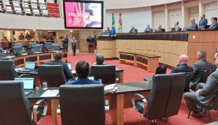 Pelo Estado 29/02: Segurança escolar em votação na Alesc