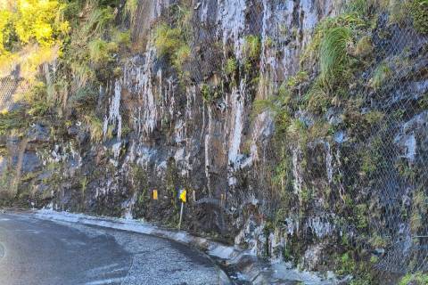 Fotos e vídeos: frio intenso congela paredões na Serra do Rio do Rastro