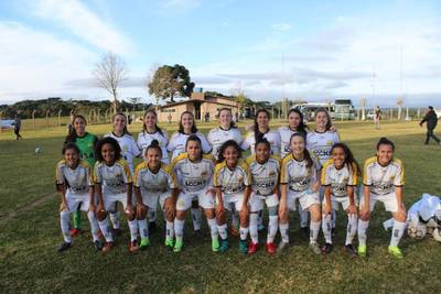 Futebol de campo feminino é prata nos Joguinhos Abertos