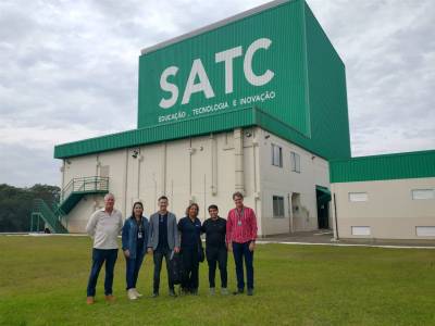 Direção da espanhola Tolsa conhece laboratórios do CTSatc 