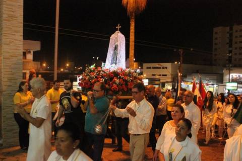 VÍDEO: Fiéis homenageiam Nossa Senhora Aparecida no bairro Próspera 