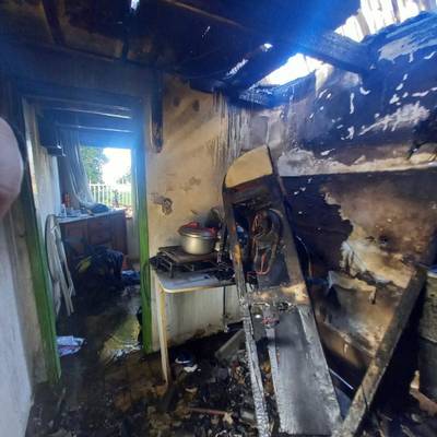 Morador é encaminhado a hospital após casa ser atingida por incêndio em Balneário Rincão