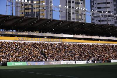 Torcida carvoeira esgota ingressos para jogo contra o Botafogo