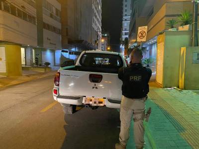 PRF recupera caminhonete L200 furtada em Itapema, na BR-101