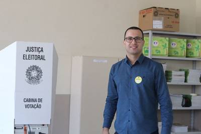 ‘Contribuo com a democracia’, afirma mesário de Criciúma 