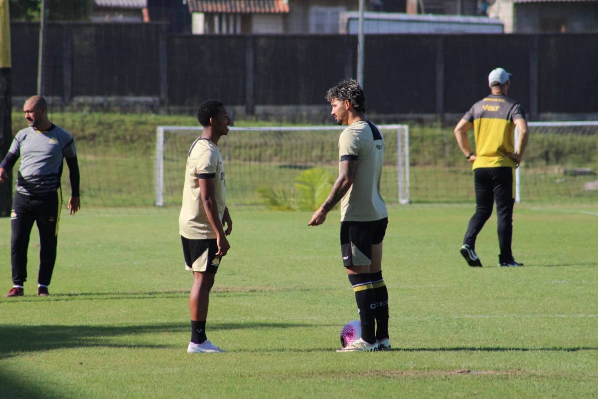 Reservas fazem jogo-treino contra o sub-23 e ganham oportunidade para mostrar serviço — foto 1