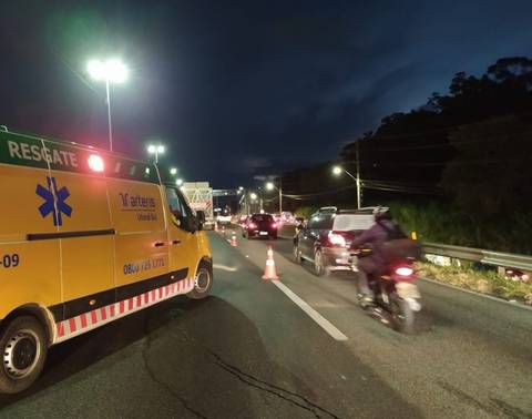 Motociclista morre após cair na BR-101 em São José e ser atropelado por caminhão de Içara