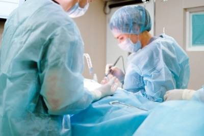Médico que evitou SUS e induziu idosa a cirurgia particular é condenado por improbidade
