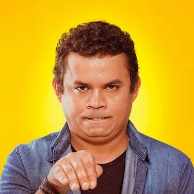 Humorista Emerson Ceará apresenta show de stand-up no Teatro Elias Angeloni em Criciúma