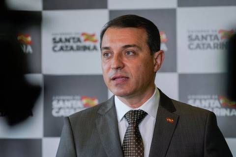 Carlos Moisés testa positivo para Covid-19 e cancela agenda na região
