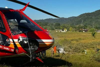 Helicóptero cai em Santa Catarina e deixa uma pessoa morta