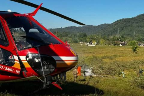Helicóptero cai em Santa Catarina e deixa uma pessoa morta