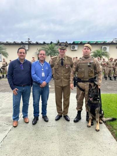 Diamante Energia faz doação de cão policial ao 5º Batalhão de Polícia Militar