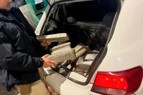 Dupla é flagrada levando 50 quilos de maconha até o Sul catarinense