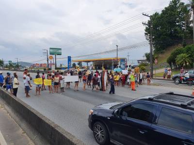 Santa Catarina: por falta de energia, manifestantes fecham a BR-101 por uma hora em São José
