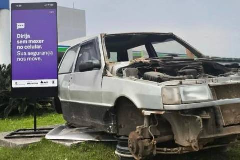 ViaCosteira realiza ação de conscientização sobre o uso do celular ao volante em Laguna