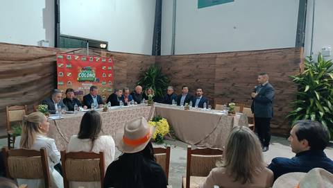 Maracajá recepciona prefeitos da Amesc para Festa do Colono