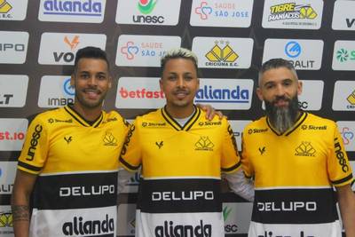 Criciúma apresenta lateral-direito e dois meias para reforçar a equipe