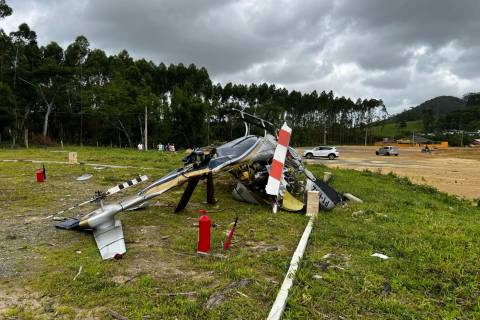 Helicóptero com cinco pessoas a bordo cai em Penha