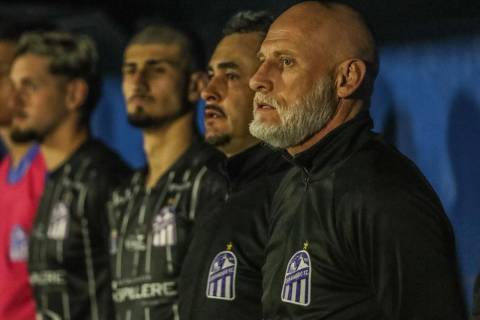 'Emocionante': técnico do Caravaggio celebra vitória e explica matemática do acesso