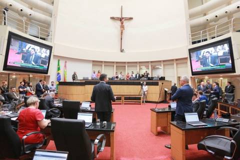 Pelo Estado 14/06: PL do Governo é aprovado na Alesc