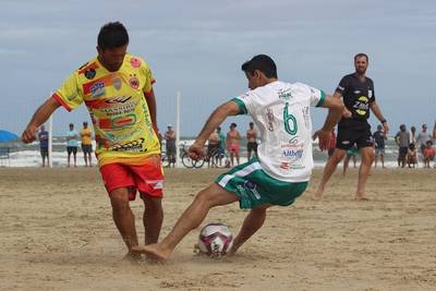 Construtora Massiroli e Rui Barbosa empatam no jogo de estreia do Regional de Futebol de Areia