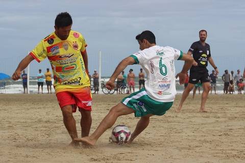 Construtora Massiroli e Rui Barbosa empatam no jogo de estreia do Regional de Futebol de Areia
